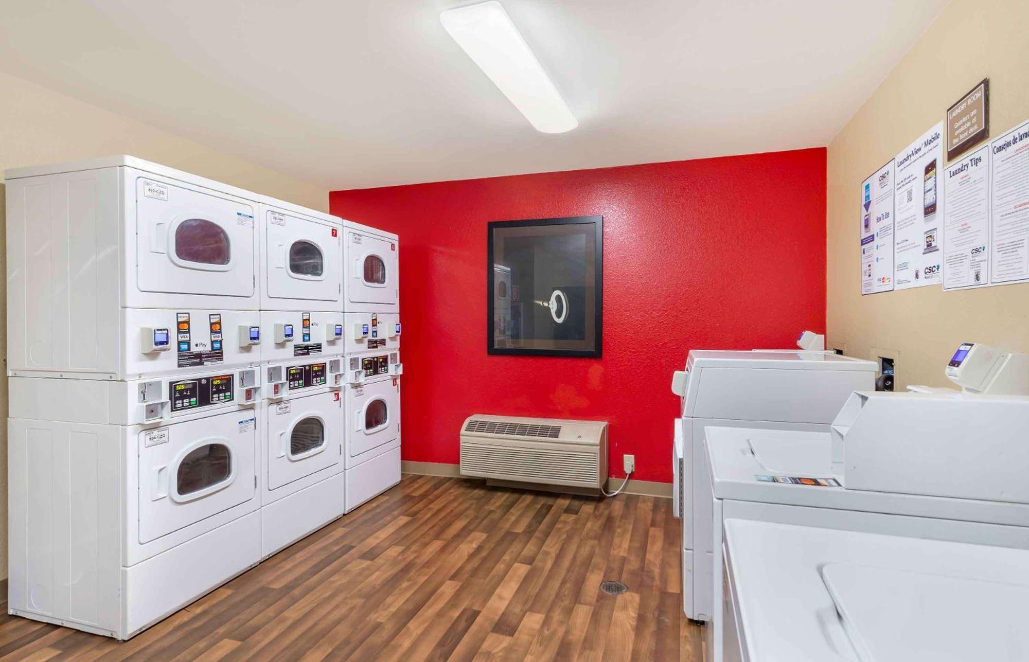 Suburban Studios Columbus Bradley Park Eksteriør bilde